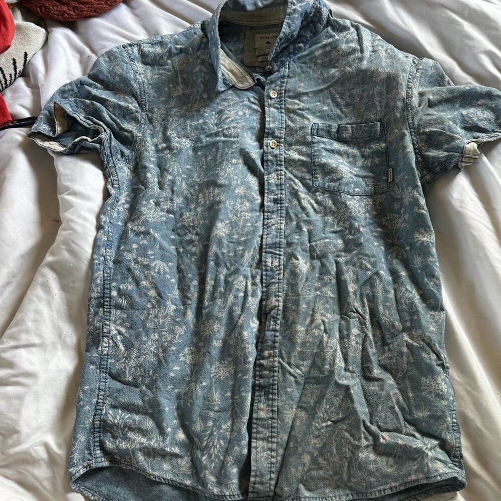 Quicksilver Mens Size Medium Button